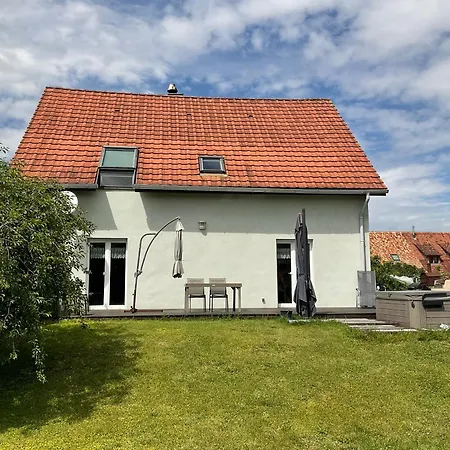 Entre Vignes Et Chateaux. *