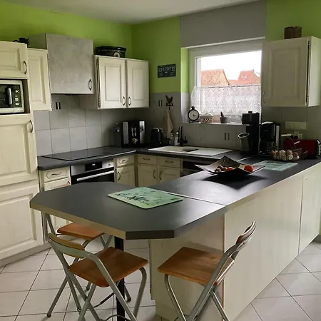 Entre Vignes Et Chateaux. فيلة