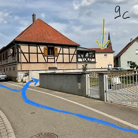 Entre Vignes Et Chateaux. *