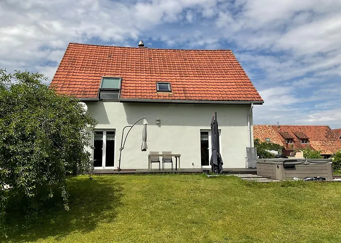 Entre Vignes Et Chateaux. *