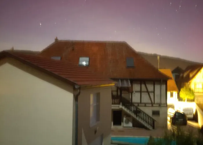 Entre Vignes Et Chateaux.